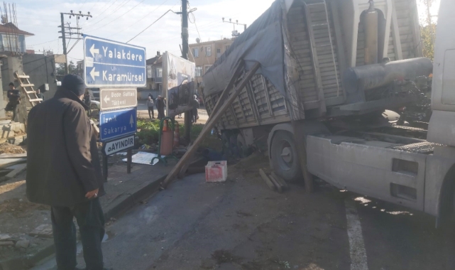 Bursa'da TIR kanala düştü
