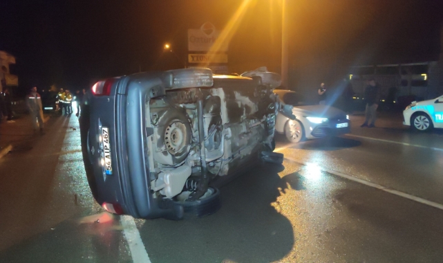 Bursa'da virajı alamayan otomobil duvara çarparak takla attı