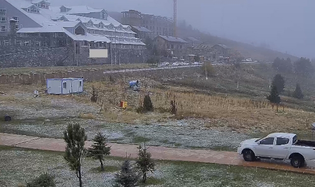 Uludağ'a mevsimin ilk karı yağdı