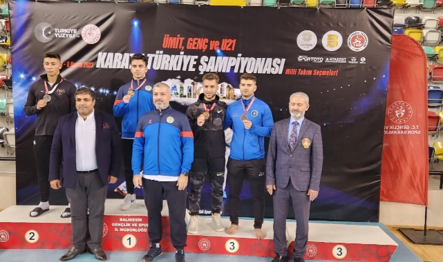 Büyükşehir Belediyesporlu karatecilerden 4 madalya