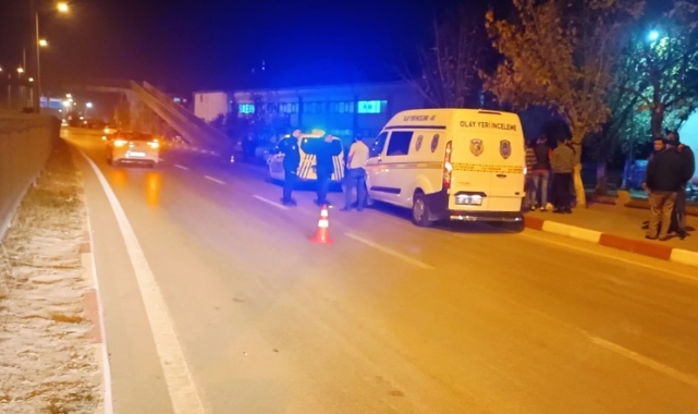 Çanakkale'de yolun karşısına geçerken otomobil çarptı