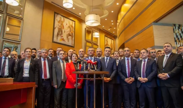 CHP Genel Başkanı seçilen Özgür Özel, il başkanları ile bir araya geldi