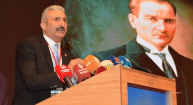 CHP’li Yeşiltaş’ın afiş tepkisi