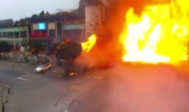 Çin'de gaz tankeri patladı: 2 ölü