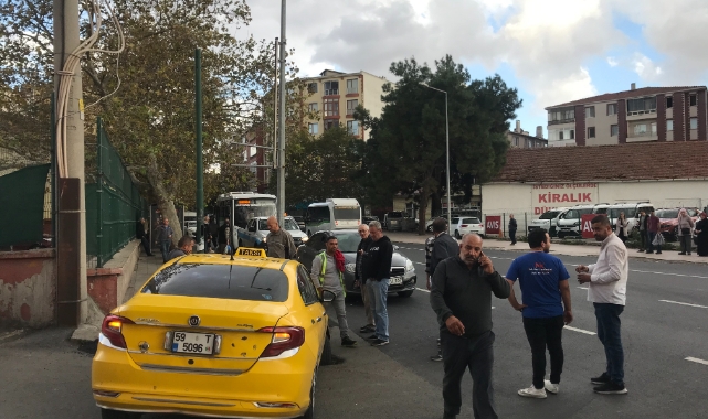 Çorlu'da ticari taksi çukura düştü