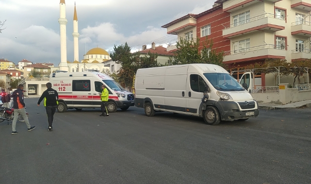 Çorum'da motosiklet ve ticari araç çarpıştı: 1 yaralı