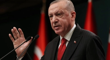 Cumhurbaşkanı Erdoğan'dan anne ve babasının kabrine ziyaret