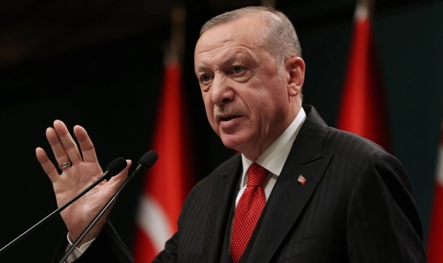 Cumhurbaşkanı Erdoğan'dan anne ve babasının kabrine ziyaret