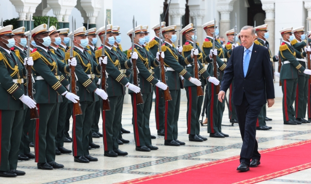 Cumhurbaşkanı Erdoğan, resmi törenle karşılandı