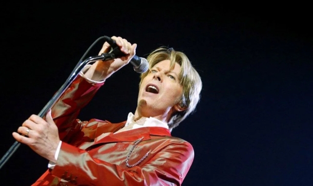 David Bowie'nin el yazısı şarkı sözüne 126 bin dolar