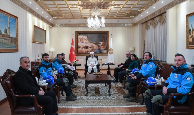 Depremzedelerden Diyanet İşleri Başkanı Erbaş’a ziyaret