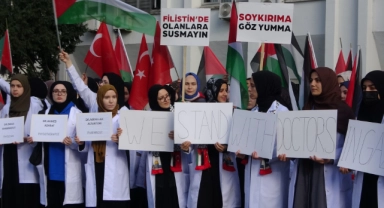 Doktorlar ve tıp öğrencileri Gazze’deki hastane katliamına isyan etti