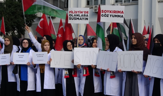 Doktorlar ve tıp öğrencileri Gazze’deki hastane katliamına isyan etti
