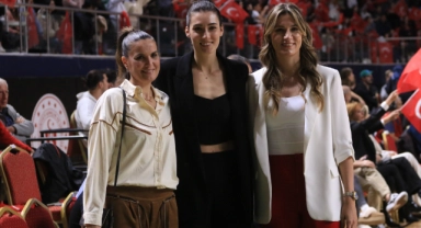 Efsane sporcular milli maçta basketbola veda etti