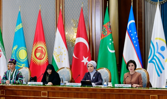 Emine Erdoğan, lider eşleriyle bir araya geldi