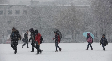 Erzurum’da eğitime kar engeli