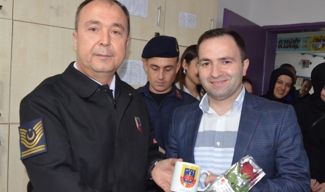 Esenköy'de jandarmadan Öğretmenler Günü jesti