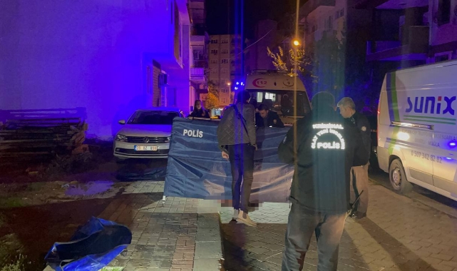 Evinde bıçaklanan genç son nefesini sokak ortasında verdi