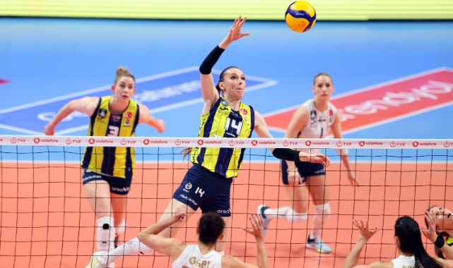 Fenerbahçe Opet, ezeli rakibine ilk yenilgisi tattırdı