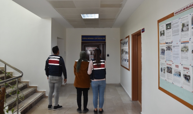 FETÖ hükümlüsü öğretmen gizli bölmede yakalandı