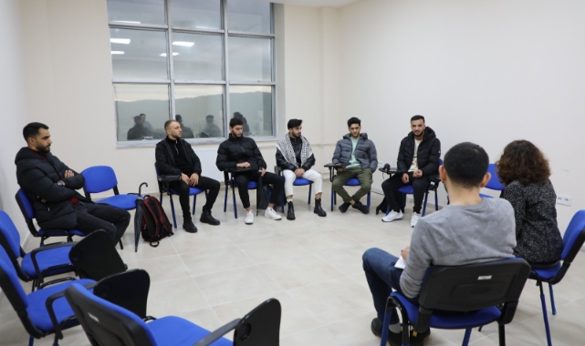 Filistinli öğrencilere psikolojik destek
