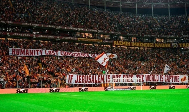 Galatasaray taraftarından Filistin için anlamlı pankart