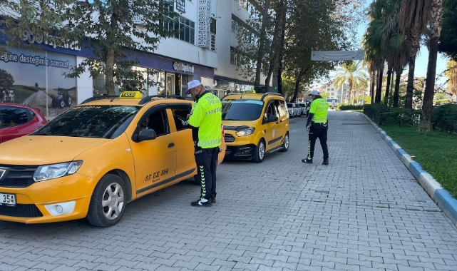Gazipaşa'da taksiciler denetlendi
