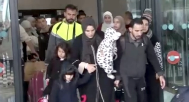 Tahliye edilen 107 Türk vatandaşı yurda döndü