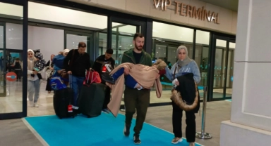 Gazze'den tahliye edilen 87 kişi Türkiye'ye getirildi