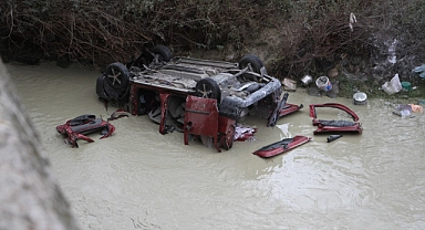 Gediz Nehri'ne uçan araçta 3 kişi hayatını kaybetti