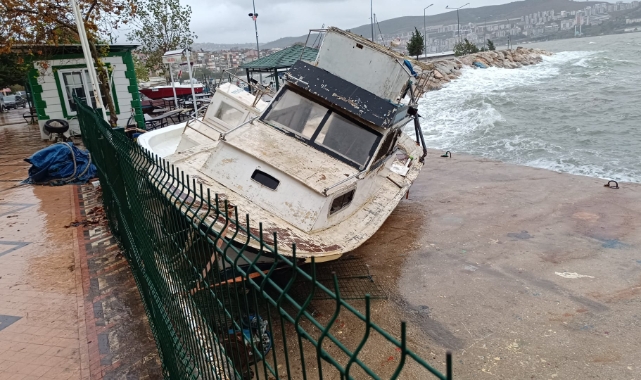 Gemlik'te sağanak ve fırtına tekneleri karaya vurdu