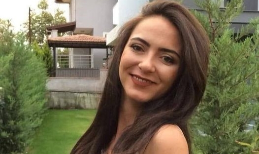 Genç kadın evinde ölü bulundu