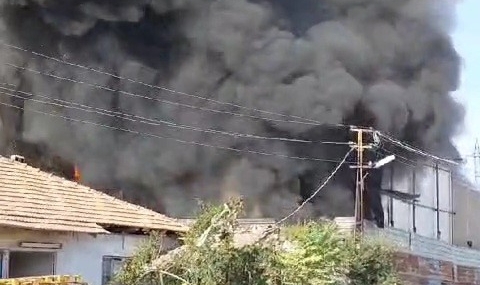 Geri dönüşüm fabrikasında korkutan yangın