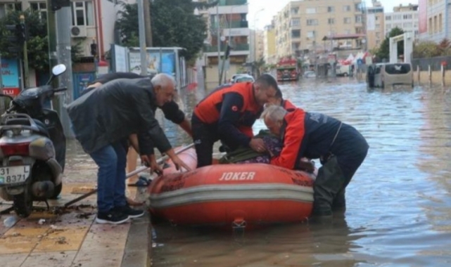 Hatay 1.5 metre sular altında kaldı!