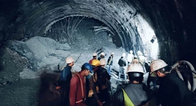 Hindistan'da tünel çöktü: 40 işçi mahsur kaldı