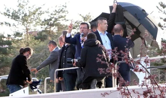 İmamoğlu’na taşla saldırmışlardı! “Cebimdeki eriği attım”