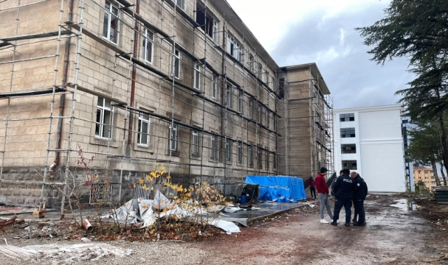 İnşaat işçisi elektrik akımına kapıldı