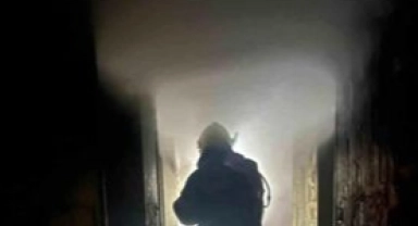 Isıtıcının devrilmesi sonucu çıkan yangında 3 kişi yaralandı