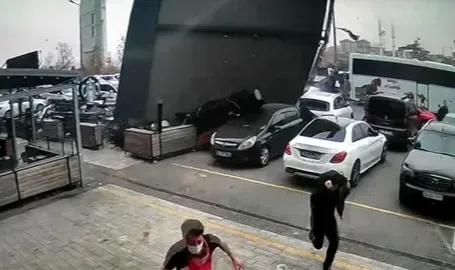İstanbul'da fırtına bilançosu : 1 ölü, 4 yaralı
