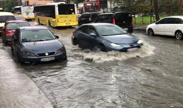İstanbul'da sağanak ve fırtına can aldı
