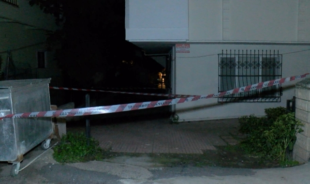 İstanbul'da toprak kaydı! 5 katlı bina boşaltıldı