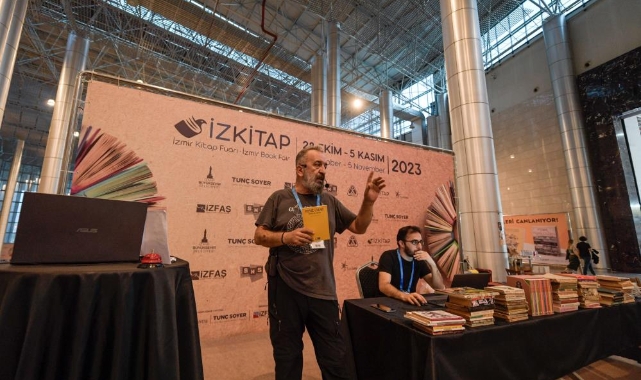 İZKİTAP’ta ilk kitap müzayedesi yapıldı