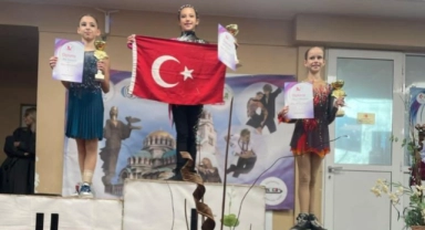 İzmirli sporcular buzdan üç madalya çıkardı