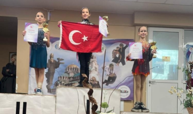 İzmirli sporcular buzdan üç madalya çıkardı