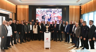 Kahramanmaraş'ta İstiklal Sporun şampiyonluk kupası