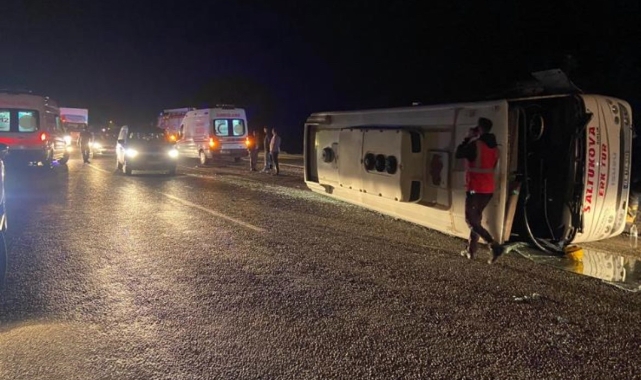 Kamyonet ile işçi servisi çarpıştı: 11 yaralı