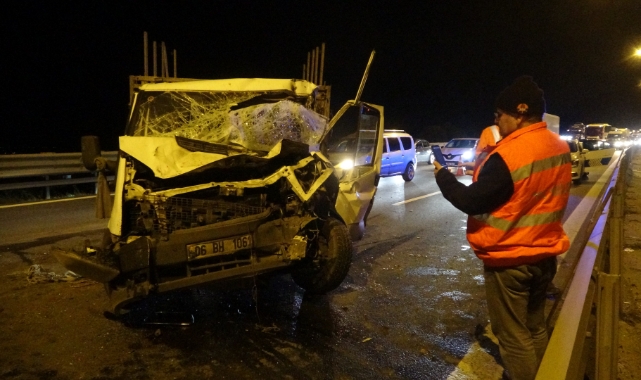 Kamyonet seyir halindeki araca arkadan çarptı: 3 yaralı