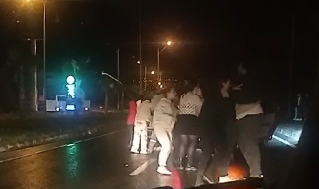 Kaza sonrası yumruklar havada uçuştu
