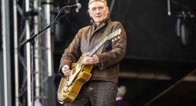 Dünyaca ünlü gitarist hayatını kaybetti