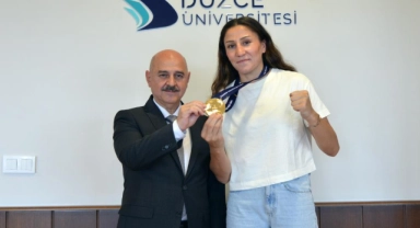 Kick Boks dünya şampiyonu oldu